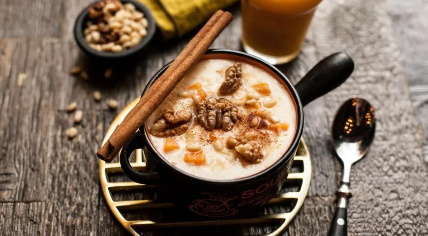 Рецепт рисовой каши с тыквой, грецкими орехами, медом и корицей
