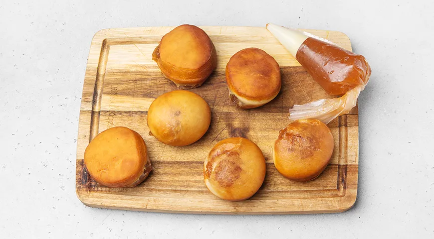 Берлинеры – классические пончики с джемом