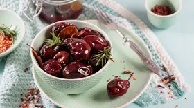 Маринованные сливы: 4 пикантных домашних рецепта
