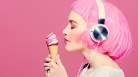 Как звуки и музыка влияют на еду. Что заставляет нас покупать фастфуд, а что делает вкус ирисок более сладким