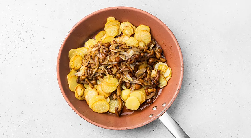 Жареная картошка с опятами