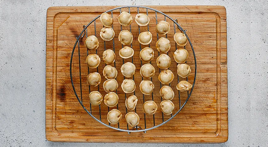 Пельмени на гриле с азиатским соусом