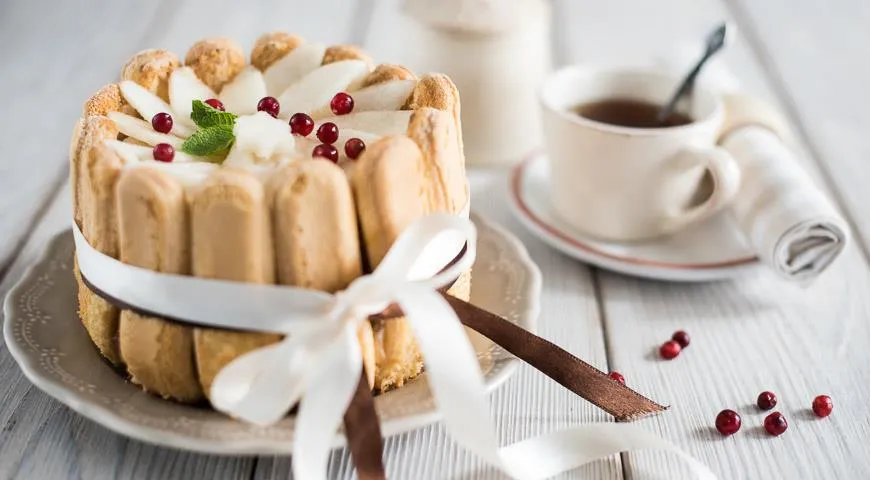 Шарлотка с савоярди