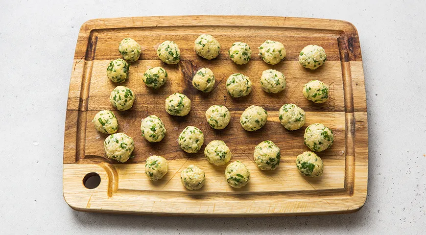 Куриный суп с сырными шариками и картофелем