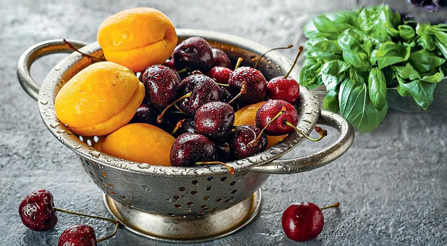 Почему в июне обязательно нужно есть черешню, абрикосы и пряную зелень