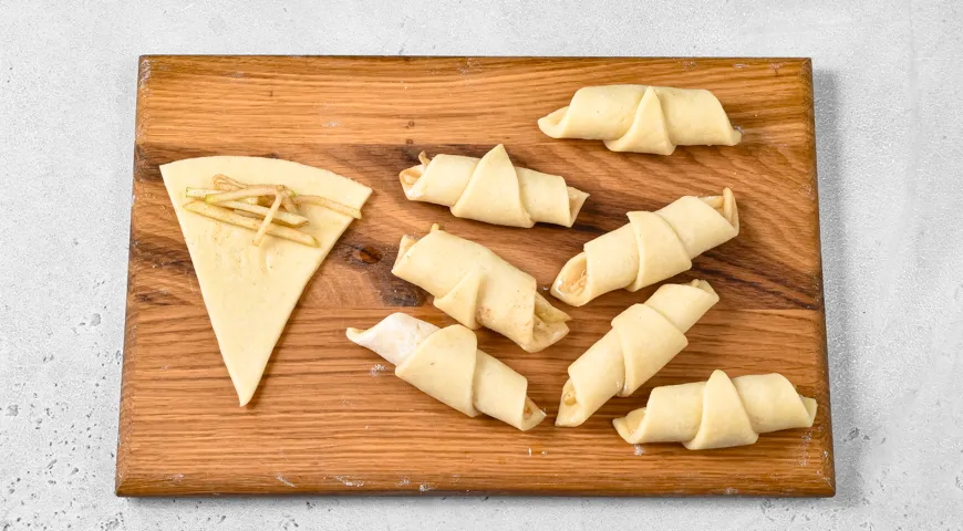 Творожные рогалики с яблоками