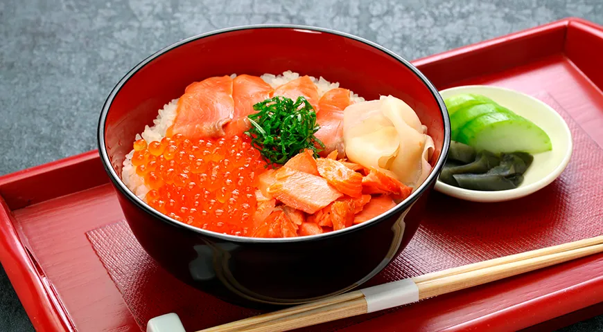 В Японии икру кеты в боулах