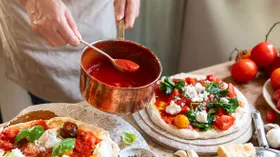 15 домашних соусов для пиццы: разнообразие вкусов — от томатного до острого ягодного