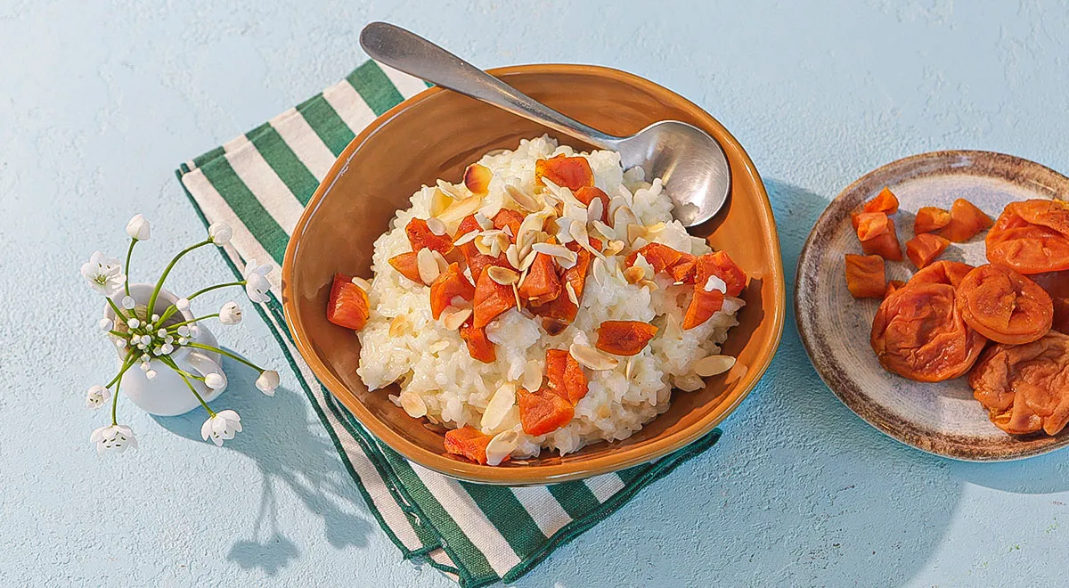 Рисовый пудинг с курагой и миндалем