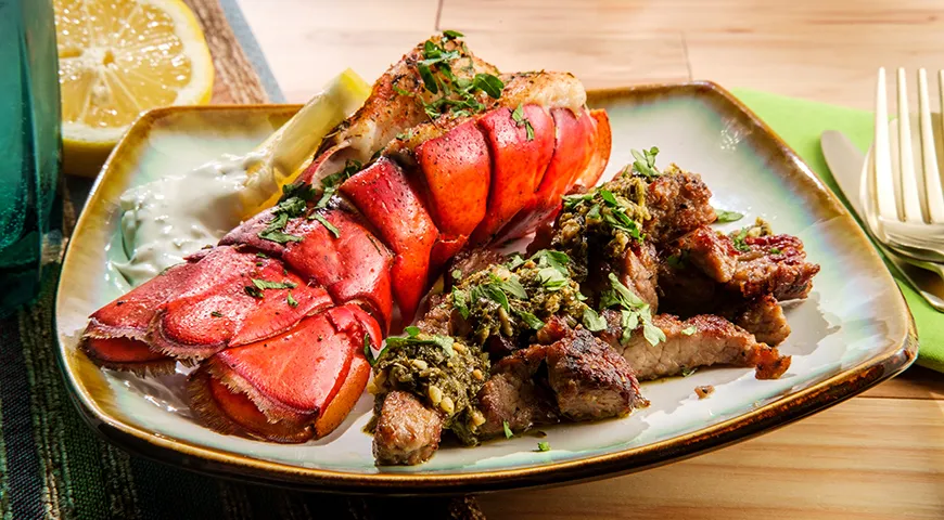 Модный лобстер серф-энд-терф