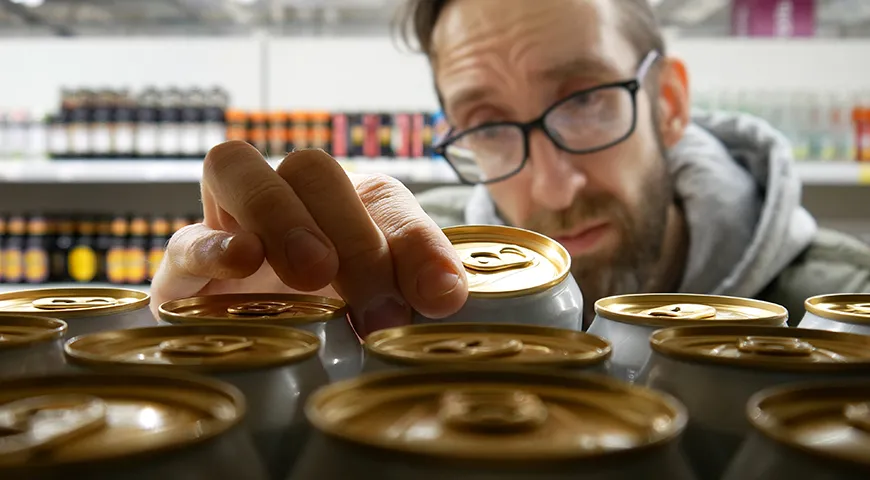 При покупке пива обращайте внимание на термин «пивной напиток» на этикетке. По сути это смесь, куда могут добавить ароматизаторы, сахар, сироп или даже спирт