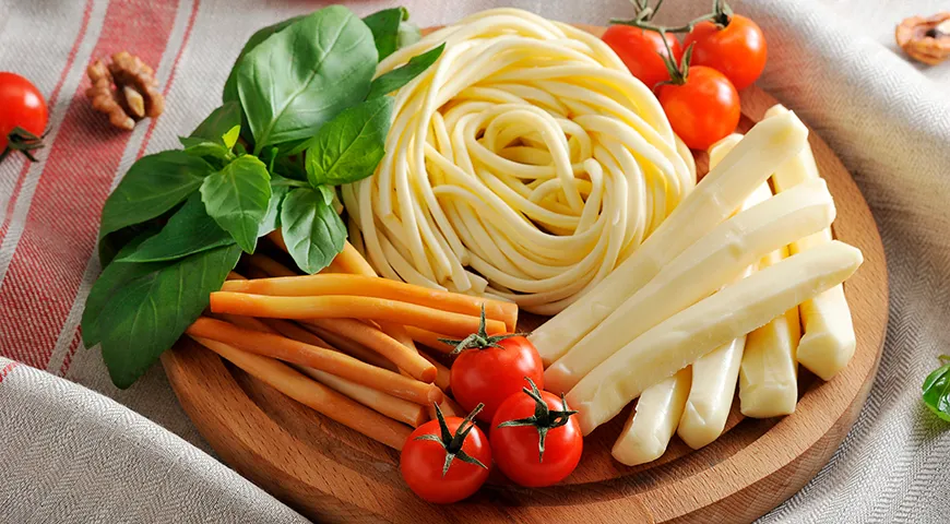 Чечил представлен несколькими разновидностями: классический вариант из коровьего молока и копченый