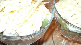 Салат из груши с сельдереем и сыром