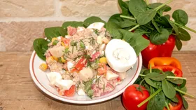 Салат с тунцом и овощами