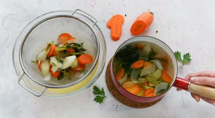 Ответы centerforstrategy.ru: Когда варите суп лук и морковь целую кладете до варки картошки или после?