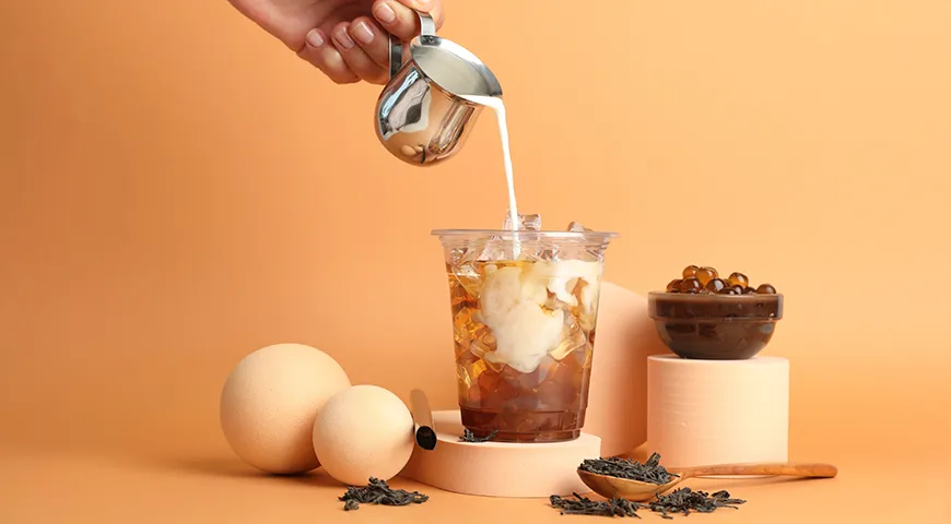 Бабл ти — это коктейль из заваренного чая, молока и жевательных шариков тапиоки