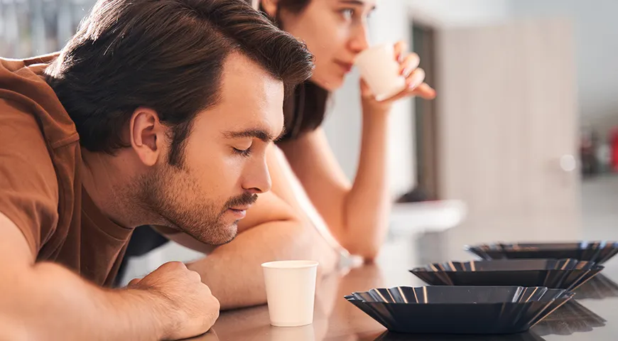 Любительский каппинг помогает расширить свой вкусовой кругозор, раскрыть кофейное око, найти любимые оттенки вкуса и получить наслаждение от процесса