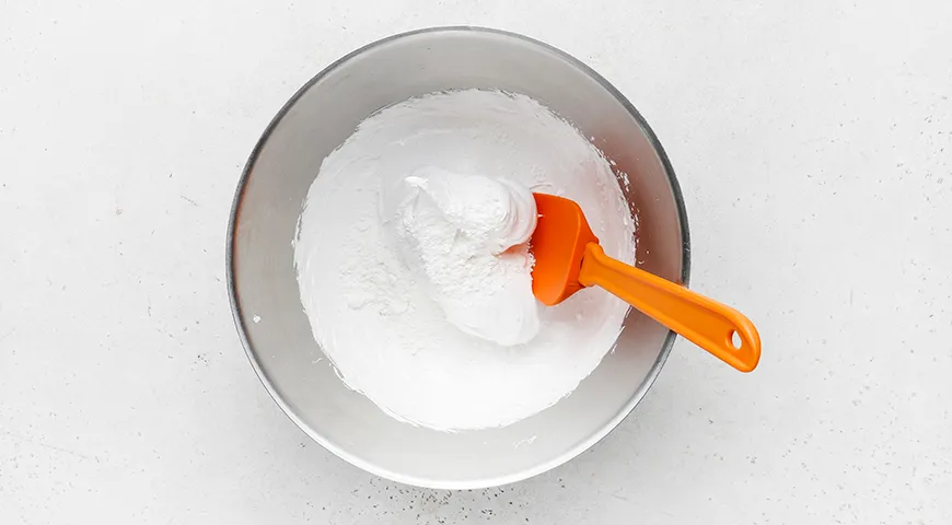 Безе с орехами и шоколадной крошкой