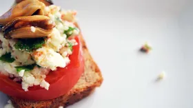 Рецепты с сыром Фета, морепродуктами и томатами