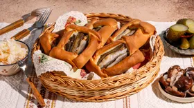 Как готовить поморскую кулебяку и в чем ее философия: рассказывает историк русской кухни