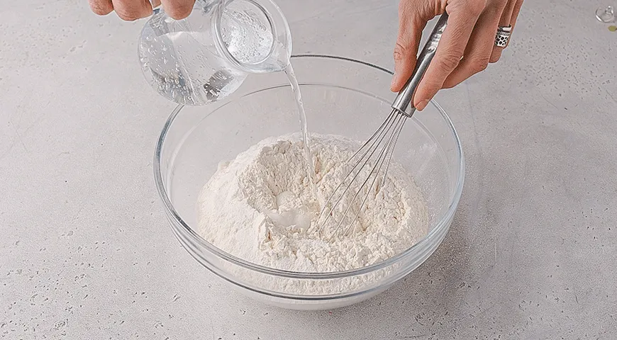 Оладьи на минеральной воде с ветчиной