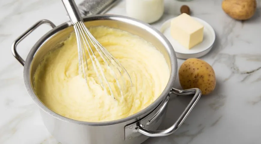 Секрет картофельного пюре по рецепту Жоэля Робюшона - в сливочном масле, оно должно быть замороженным до практически ледяного состояния