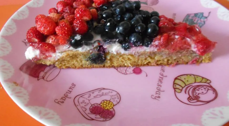 Шарлотка-пирог с лесными ягодами