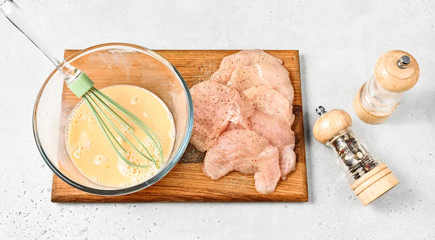 Куриные отбивные в панировочных сухарях в духовке