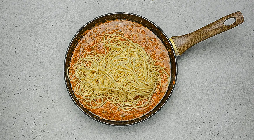 Спагетти с соусом Ромеско