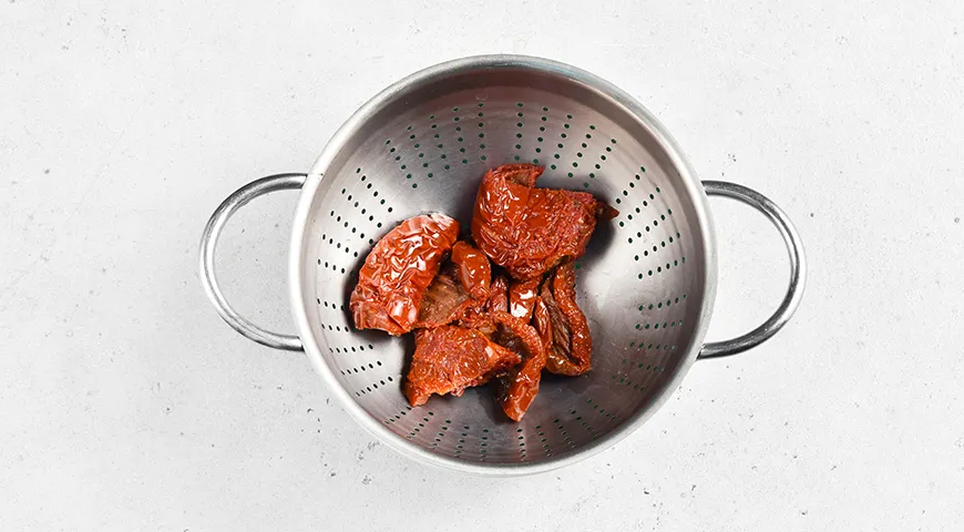 Салат с руколой и вялеными помидорами