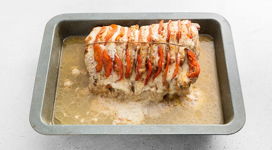 Гармошка из свинины с помидорами