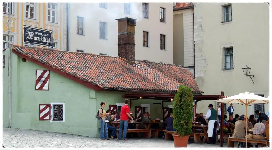 Один из самых старых ресторанов в мире Wurstkuchl из Регенсбурга