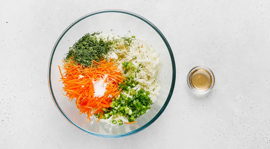 Салат из свежей капусты с чесноком