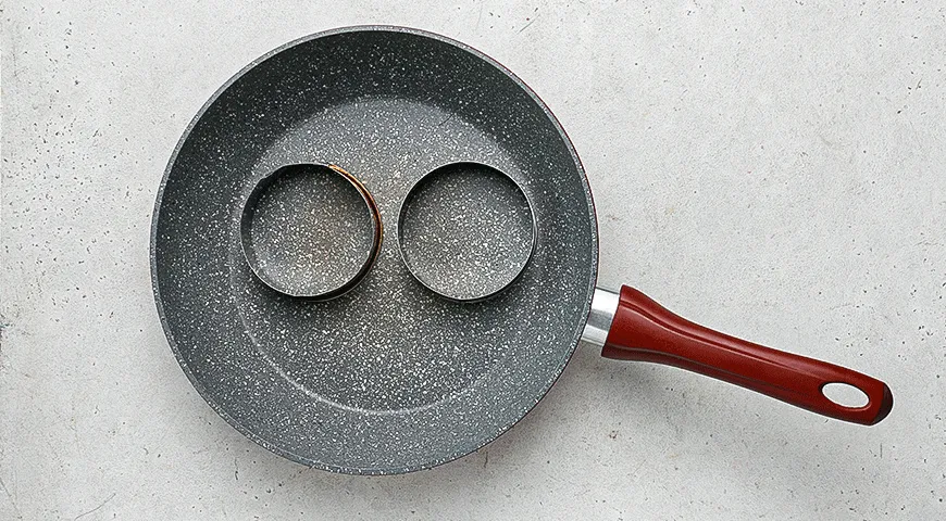 Яичные сэндвичи с сыром и беконом