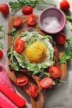 Шашлык из мяса на ребрышке с яйцом