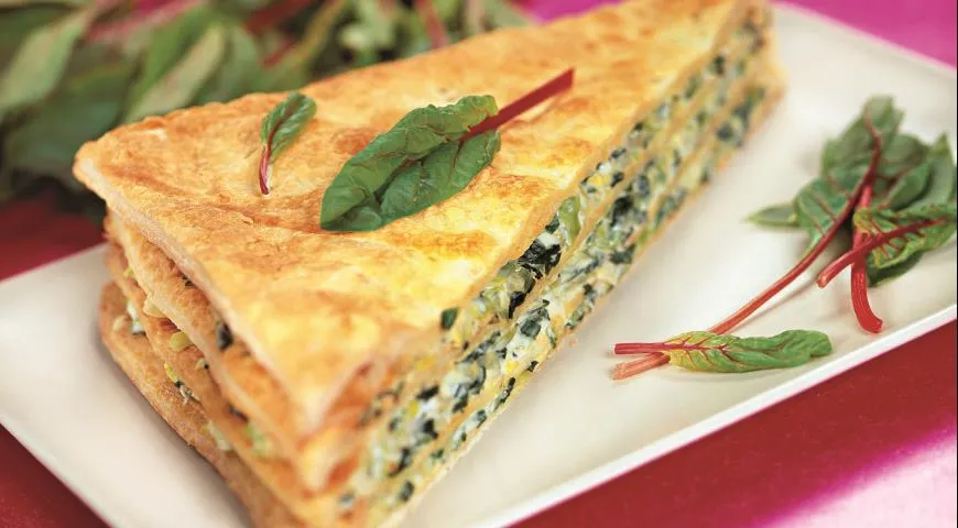 Закусочный пирог из коржей «Наполеон» с овощами