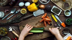 Как готовить во время коронавируса: 7 лайфхаков, упрощающих жизнь на кухне