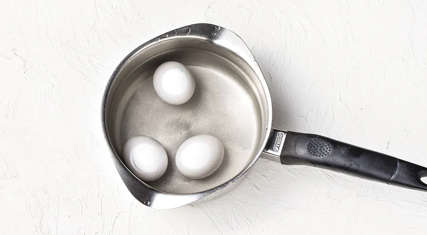 Салат с консервированным тунцом и грибами