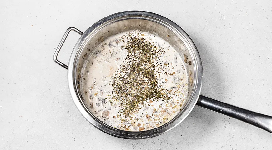 Куриные фрикадельки в грибном соусе (на сковороде)