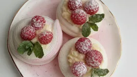 Рецепты для новогоднего меню с яйцом куриным и малиной