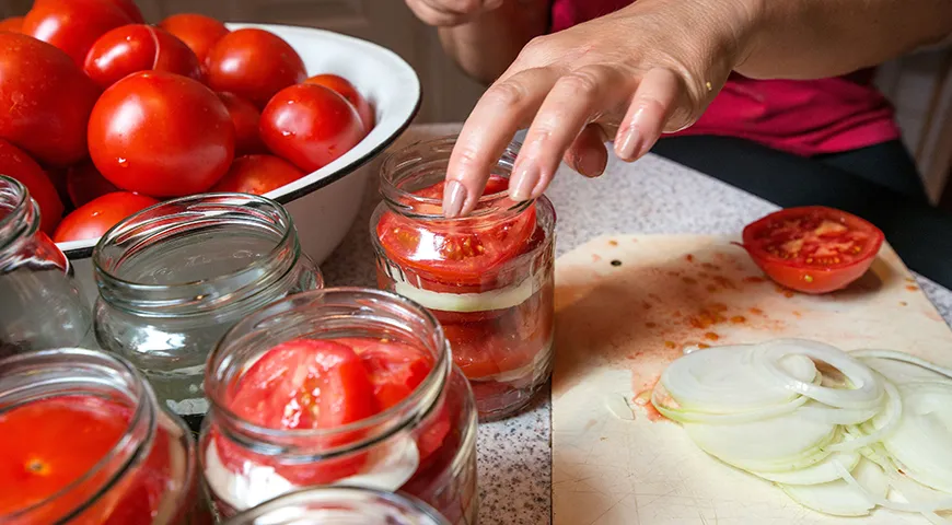 Что приготовить из огурцов и помидоров — быстро, вкусно и полезно