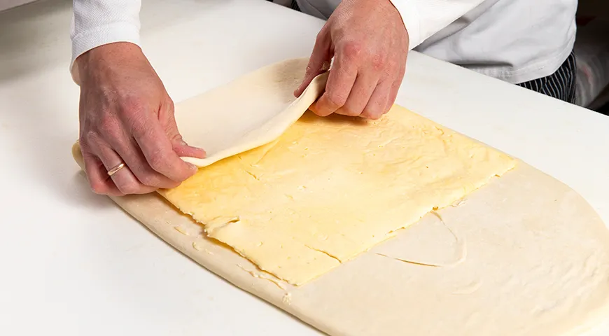 Домашнее слоеное тесто выигрывает у магазинного в натуральности и вкусе благодаря качественным ингредиентам