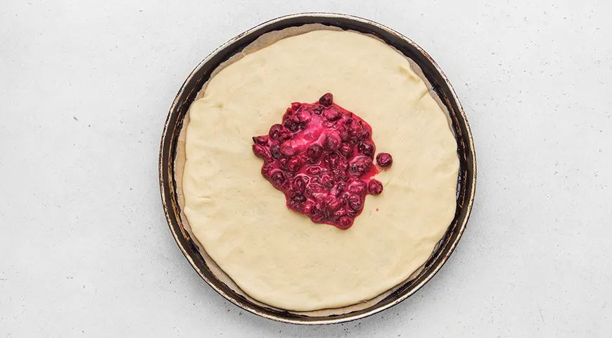 Осетинский пирог с вишней (балджин)