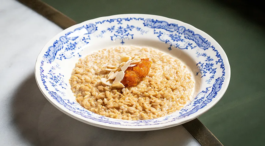 Каша из цельного овса с цукатами из апельсина 