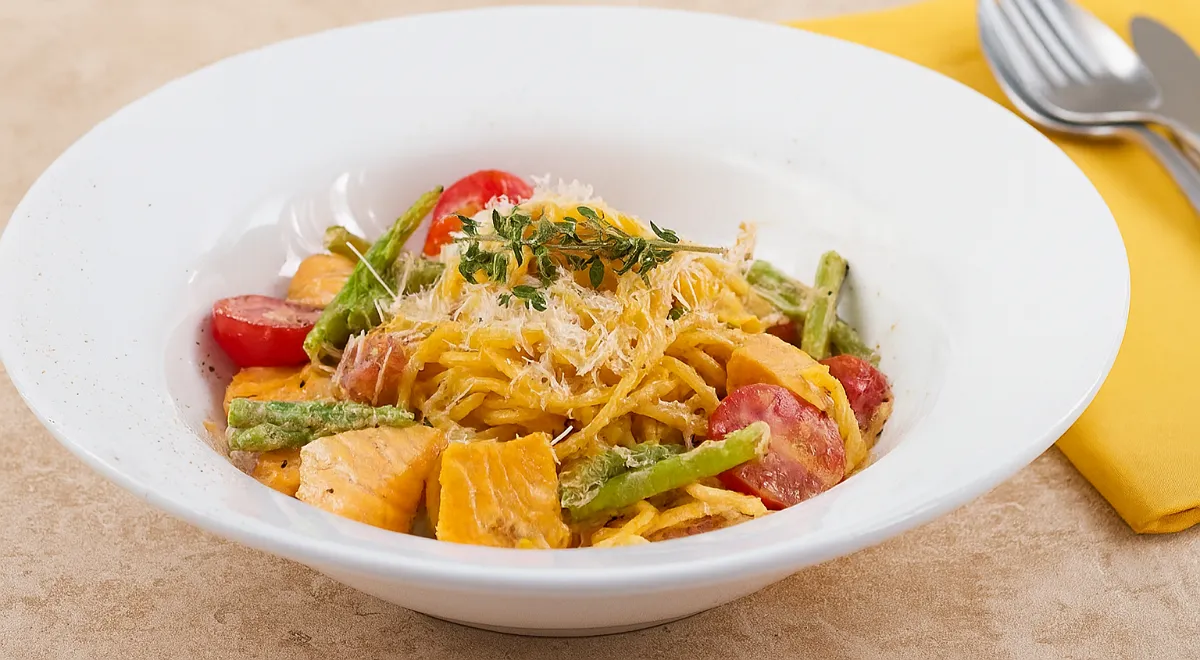 Спагетти с лососем в сливочном соусе