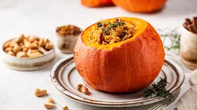 Тыква с рисом и сухофруктами