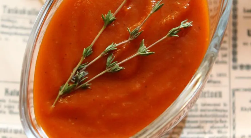 Острый домашний кетчуп с тимьяном
