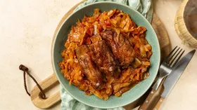 Свинина, тушенная с квашеной капустой