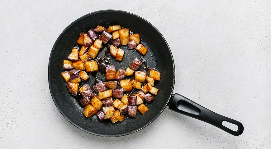 Теплый салат из огурцов, помидоров и баклажанов