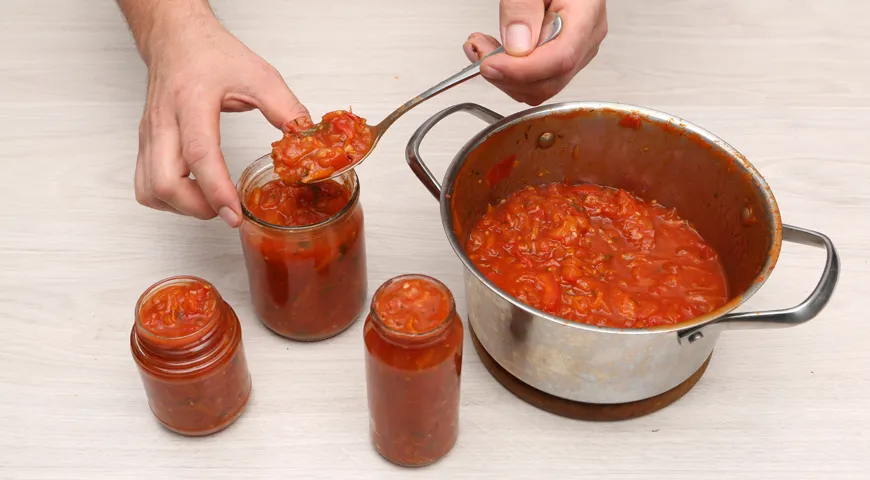 Кетчуп с базиликом на зиму. Соус для спагетти на зиму. Как сварить на зиму соус. Как сварить на зиму соус. Томатное пюре на зиму.